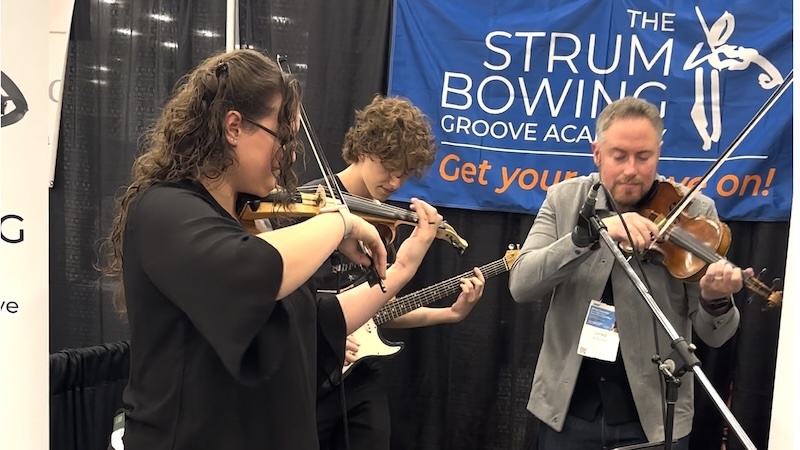 Strum Bowing booth
