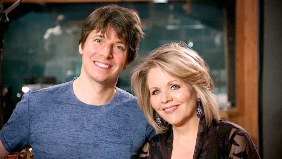 Interview with Violinist Joshua Bell: Musical Gifts for the Holidays