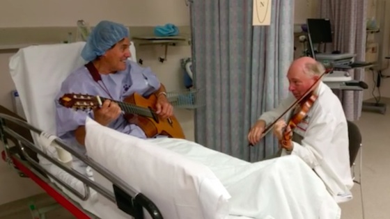 Musical Medicine: California surgeon plays duets with patient before surgery 