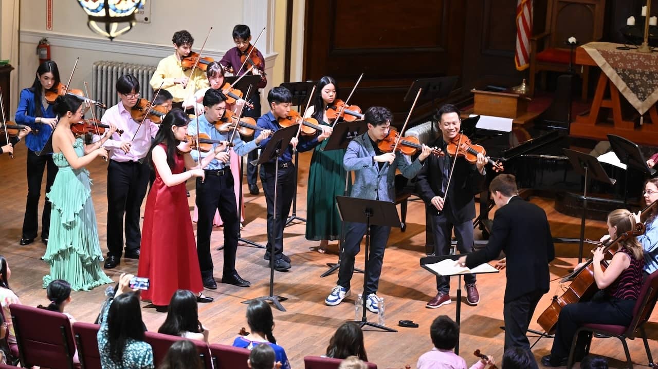 Elizabeth Faidley students performing with Chooi brothers