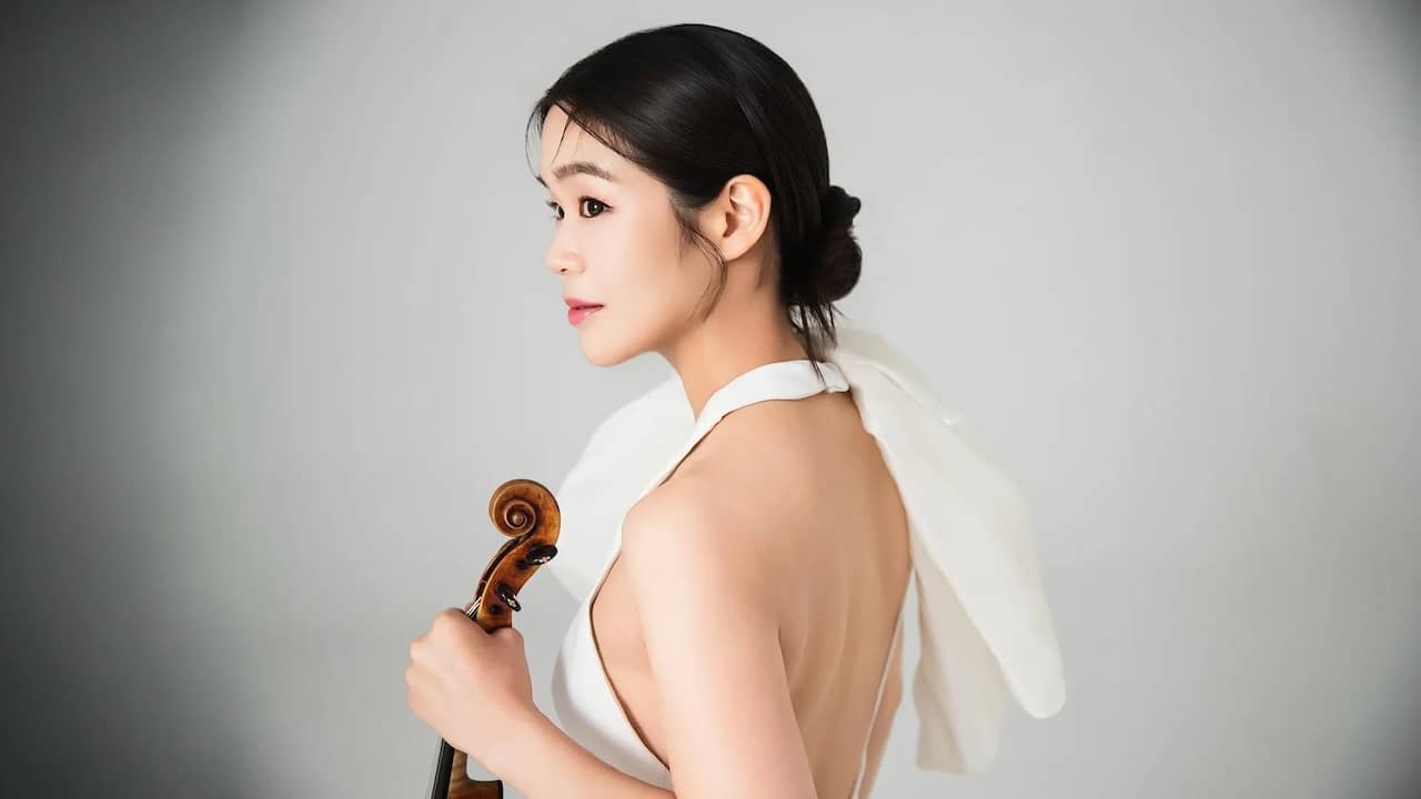 Interview with Esther Yoo: Love Symposium border=0 align=