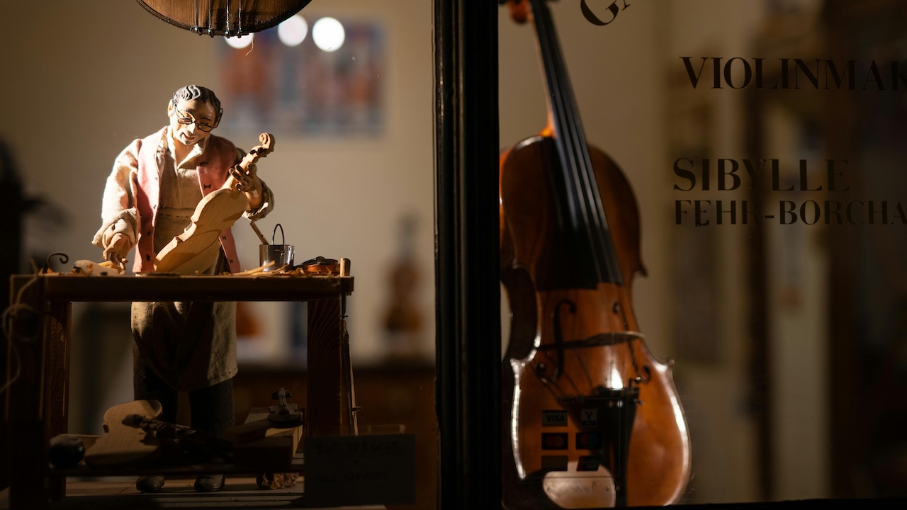 V.com weekend vote: Have you met your (violin) maker? border=0 align=